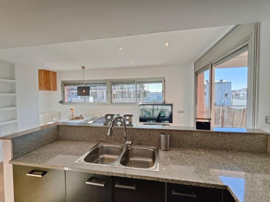 Large Terrace Luxury Apartment Sant Adria de Besos Buitenkant foto